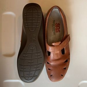 SAS shoes, size 9 1/2, light brown leathet